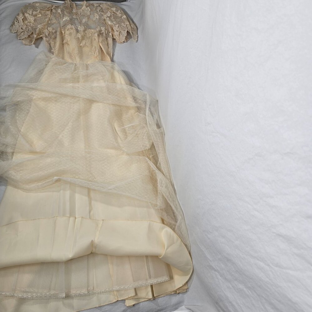 Vintage ILGWU UNION MADE Fairy Modern Edwardian CREAM Wedding Gown Dress Size 4. - Picture 11 of 17